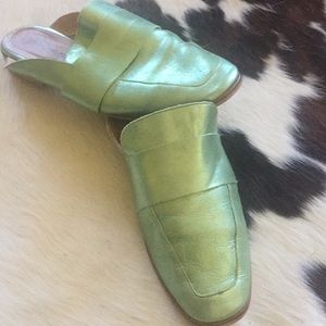 Free people Metallic green leather slides